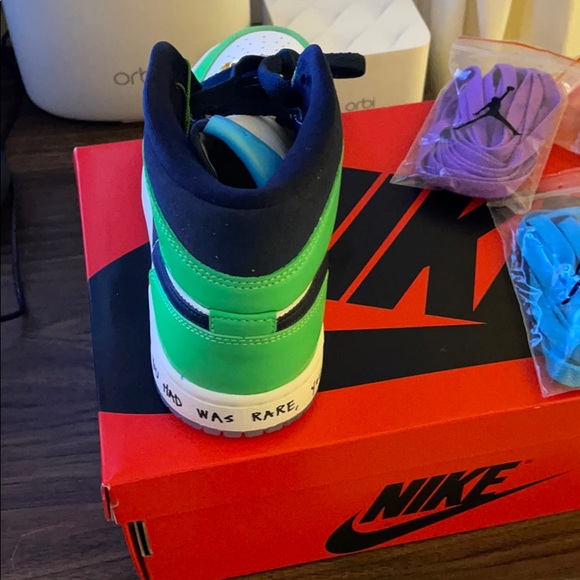 WMNS Air Jordan 1 Mid Fearless (Size 6w) - Picture 9 of 16